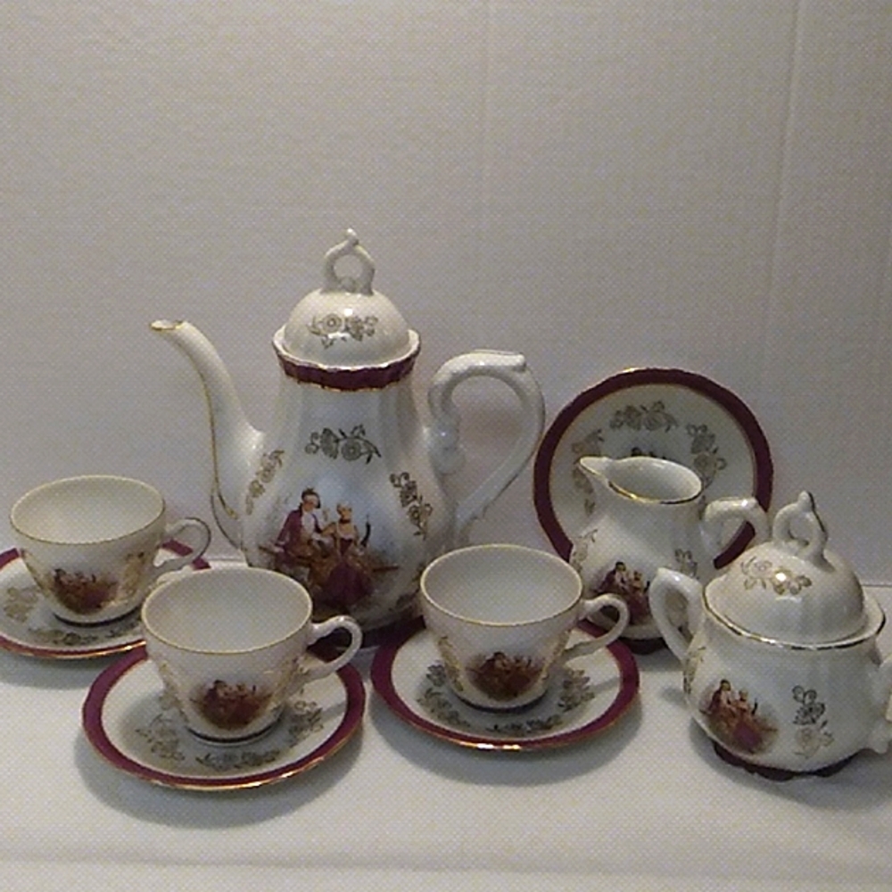 Victorian tea service set.